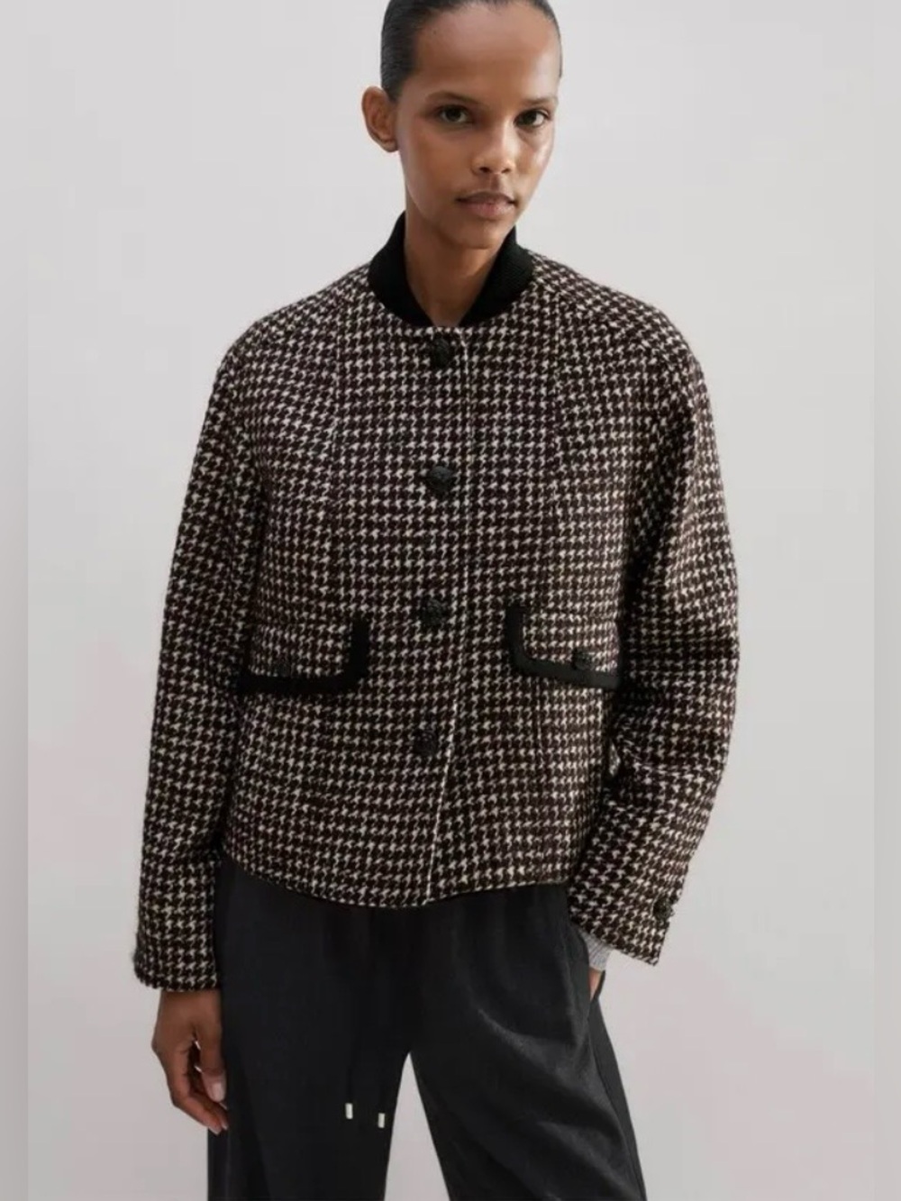 Me + Em Swing Houndstooth Jacket in deep Merlot!